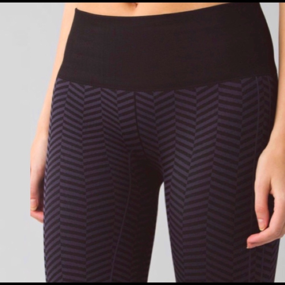 Lululemon in the flow crop II, size 6